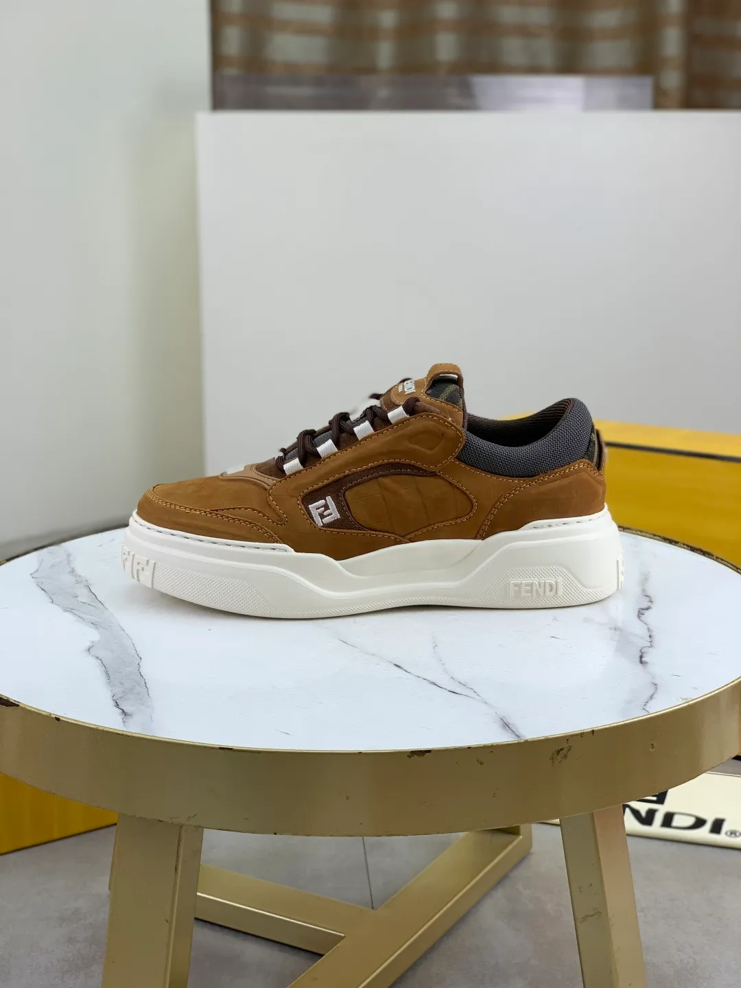 Men's Men's Shoes 💰P800 New Style 💰💎💎💎Summer Hot Style [FENDI Fendi] Top Version 🆕New slip-on sneakers, wavy soles engraved with original words. Embossed Fendi Flow lettering on the heel. The upper is made of high-end calfskin and breathable materials. Original lining with tone-on-tone details decorated with innovative handcrafting techniques. Ultra-light and wear-resistant TPU and IP foam soles, overall lightweight and comfortable. Size:39-44 (38 45 can be customized)